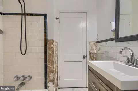 Bath - 308 Imla St, Baltimore, MD 21224 photo 3 of 4
