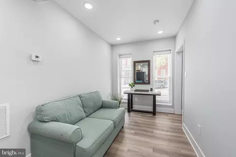 Entry Way - 1005 N Mount St, Baltimore, MD 21217 photo 2 of 8