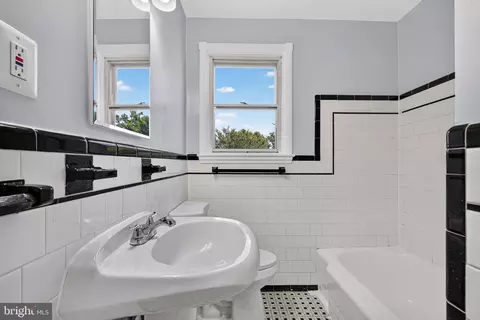 Bath - 1807 E Belvedere Ave, Baltimore, MD 21239 photo 1 of 2