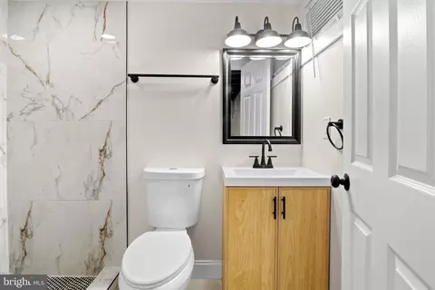 Bath - 1544 E Belvedere Ave, Baltimore, MD 21239 photo 5 of 6