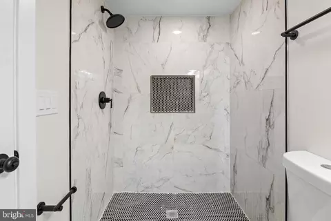Bath - 1544 E Belvedere Ave, Baltimore, MD 21239 photo 6 of 6