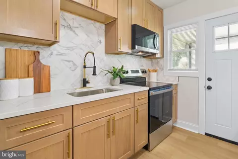 Kitchen - 1544 E Belvedere Ave, Baltimore, MD 21239 photo 3 of 4