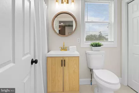 Bath - 1544 E Belvedere Ave, Baltimore, MD 21239 photo 1 of 6