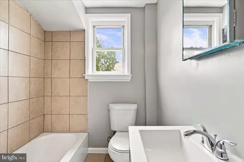 Bath - 2056 Griffis Ave, Baltimore, MD 21230 photo 2 of 4