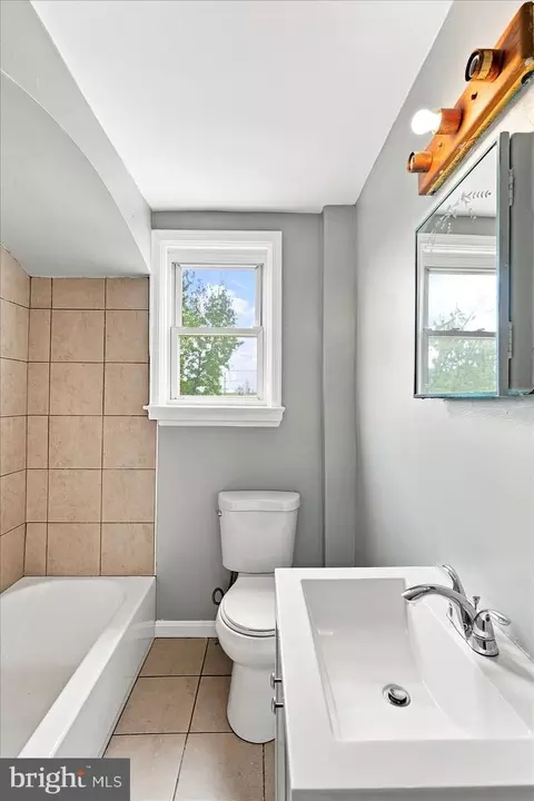 Bath - 2056 Griffis Ave, Baltimore, MD 21230 photo 3 of 4