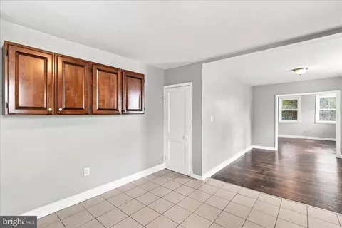 Entry Way - 2056 Griffis Ave, Baltimore, MD 21230 photo 5 of 6