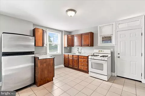 Entry Way - 2056 Griffis Ave, Baltimore, MD 21230 photo 4 of 6
