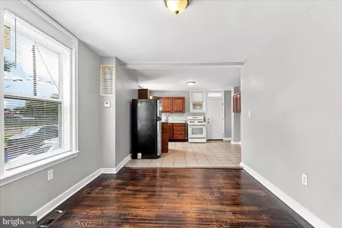 Entry Way - 2056 Griffis Ave, Baltimore, MD 21230 photo 2 of 6