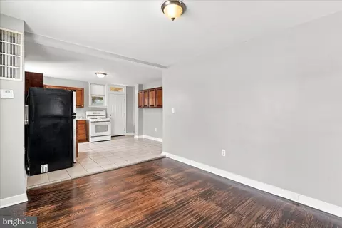 Entry Way - 2056 Griffis Ave, Baltimore, MD 21230 photo 3 of 6