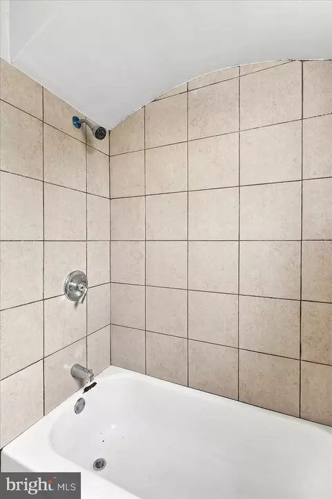 Bath - 2056 Griffis Ave, Baltimore, MD 21230 photo 4 of 4