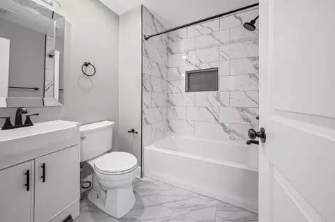 Bath - 2804 Beechland Ave, Baltimore, MD 21214 photo 1 of 2