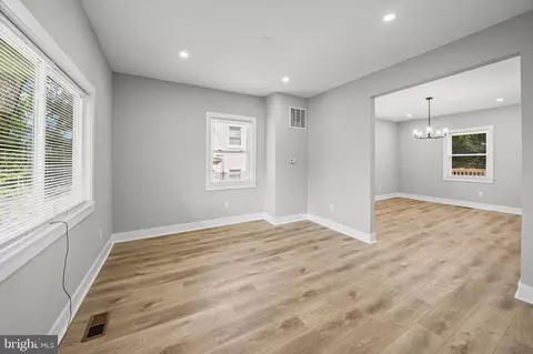 Entry Way - 2804 Beechland Ave, Baltimore, MD 21214 photo 8 of 9