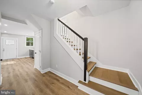 Entry Way - 2804 Beechland Ave, Baltimore, MD 21214 photo 3 of 9