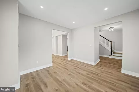 Entry Way - 2804 Beechland Ave, Baltimore, MD 21214 photo 4 of 9