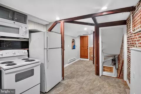 Entry Way - 504 Callender St, Baltimore, MD 21230 photo 5 of 10