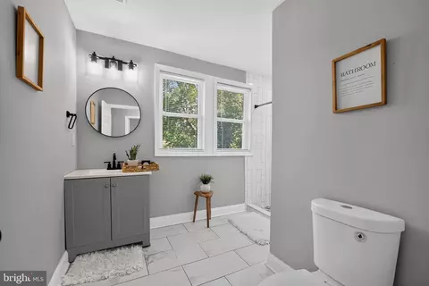 Bath - 2923 Silver Hl, Baltimore, MD 21207 photo 3 of 4