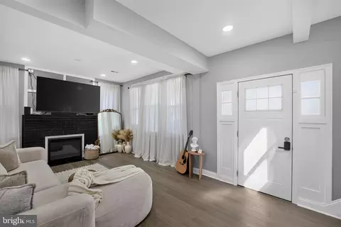 Entry Way - 2923 Silver Hl, Baltimore, MD 21207 photo 4 of 11