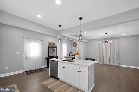 Entry Way - 2923 Silver Hl, Baltimore, MD 21207 photo 6 of 11