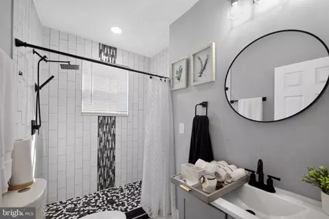 Bath - 2923 Silver Hl, Baltimore, MD 21207 photo 4 of 4