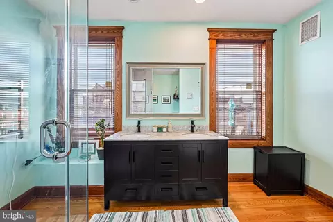 Bath - 1500 Jackson St, Baltimore, MD 21230 photo 3 of 5
