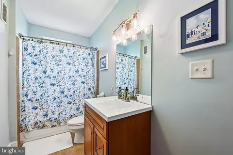 Bath - 1500 Jackson St, Baltimore, MD 21230 photo 2 of 5