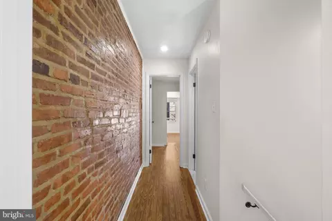 Entry Way - 909 S Streeper St, Baltimore, MD 21224 photo 2 of 6