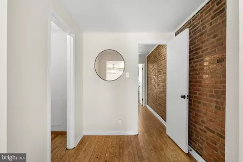 Entry Way - 909 S Streeper St, Baltimore, MD 21224 photo 5 of 6
