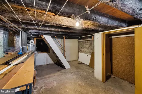 Entry Way - 909 S Streeper St, Baltimore, MD 21224 photo 6 of 6