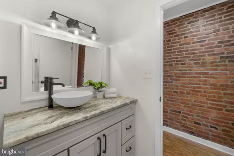 Bath - 909 S Streeper St, Baltimore, MD 21224 photo 2 of 2
