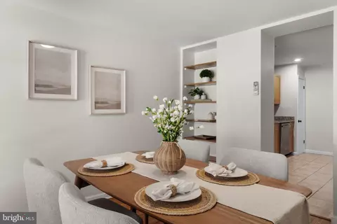 Dining - 909 S Streeper St, Baltimore, MD 21224 photo 3 of 3