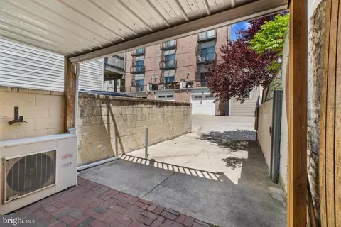 Exterior - 909 S Streeper St, Baltimore, MD 21224 photo 4 of 6