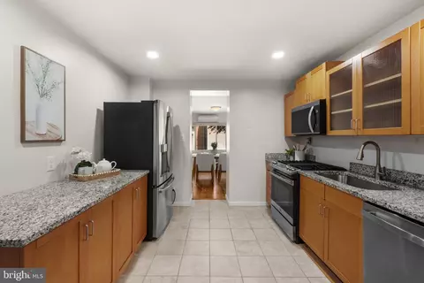 Kitchen - 909 S Streeper St, Baltimore, MD 21224 photo 2 of 5