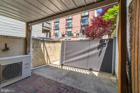 Exterior - 909 S Streeper St, Baltimore, MD 21224 photo 3 of 6