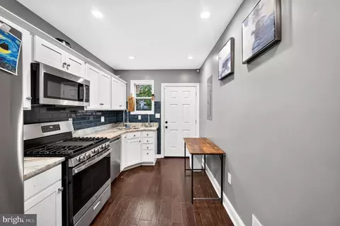 Entry Way - 460 E Federal St, Baltimore, MD 21202 photo 3 of 9
