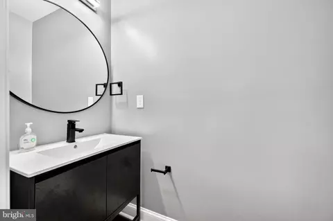 Entry Way - 460 E Federal St, Baltimore, MD 21202 photo 5 of 9