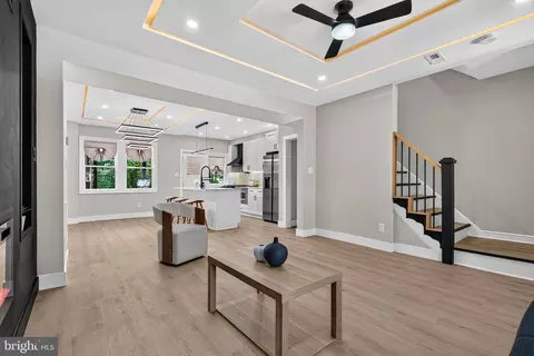 Entry Way - 2423 W Cold Spring Ln, Baltimore, MD 21215 photo 1 of 7