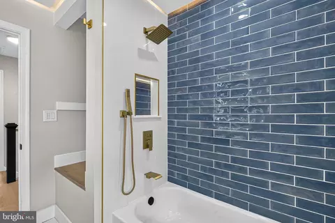 Bath - 2423 W Cold Spring Ln, Baltimore, MD 21215 photo 2 of 4