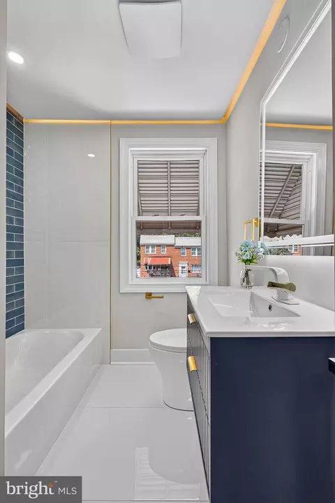 Bath - 2423 W Cold Spring Ln, Baltimore, MD 21215 photo 1 of 4