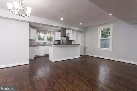 Entry Way - 5316 Elsrode Ave, Baltimore, MD 21214 photo 1 of 3