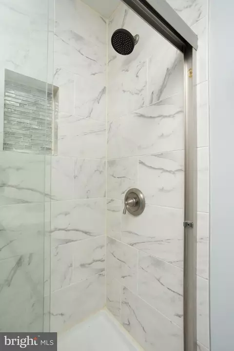 Bath - 5316 Elsrode Ave, Baltimore, MD 21214 photo 3 of 7