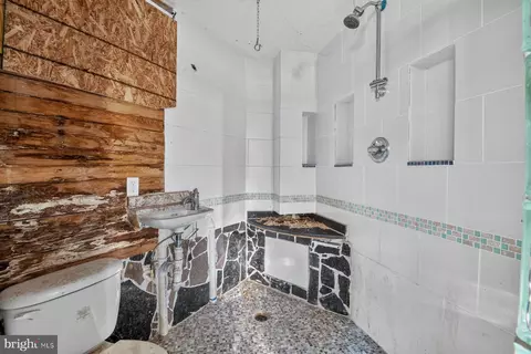 Bath - 512 Callender St, Baltimore, MD 21230 photo 2 of 2