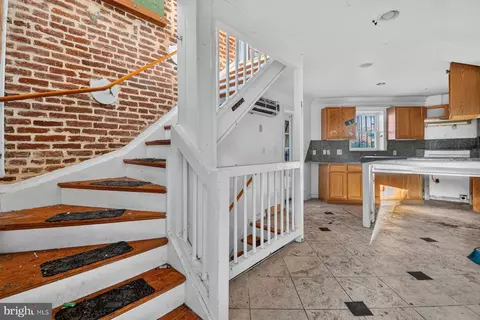 Entry Way - 512 Callender St, Baltimore, MD 21230 photo 1 of 3