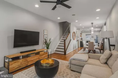 Entry Way - 2313 E Fairmount Ave, Baltimore, MD 21224 photo 8 of 10