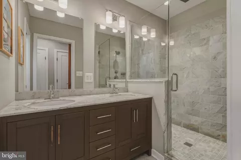Bath - 2313 E Fairmount Ave, Baltimore, MD 21224 photo 2 of 5