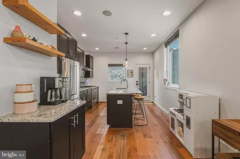 Entry Way - 2313 E Fairmount Ave, Baltimore, MD 21224 photo 2 of 10
