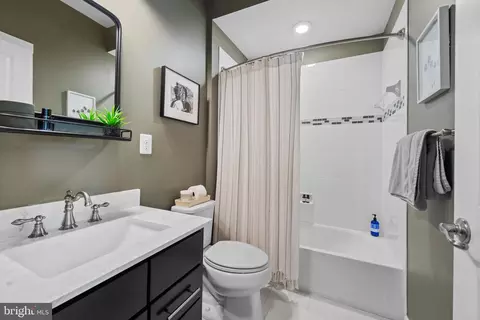 Bath - 4214 Skyview, Baltimore, MD 21211 photo 2 of 3