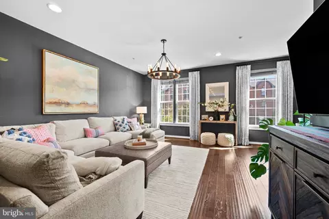 Living - 4214 Skyview, Baltimore, MD 21211 photo 3 of 3