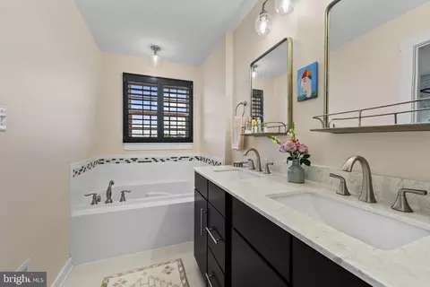 Bath - 4214 Skyview, Baltimore, MD 21211 photo 1 of 3