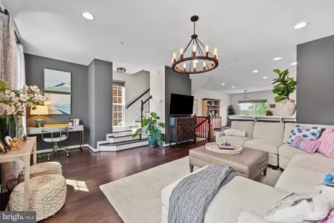 Living - 4214 Skyview, Baltimore, MD 21211 photo 1 of 3