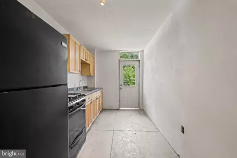 Entry Way - 2004 Rockrose Ave, Baltimore, MD 21211 photo 3 of 4